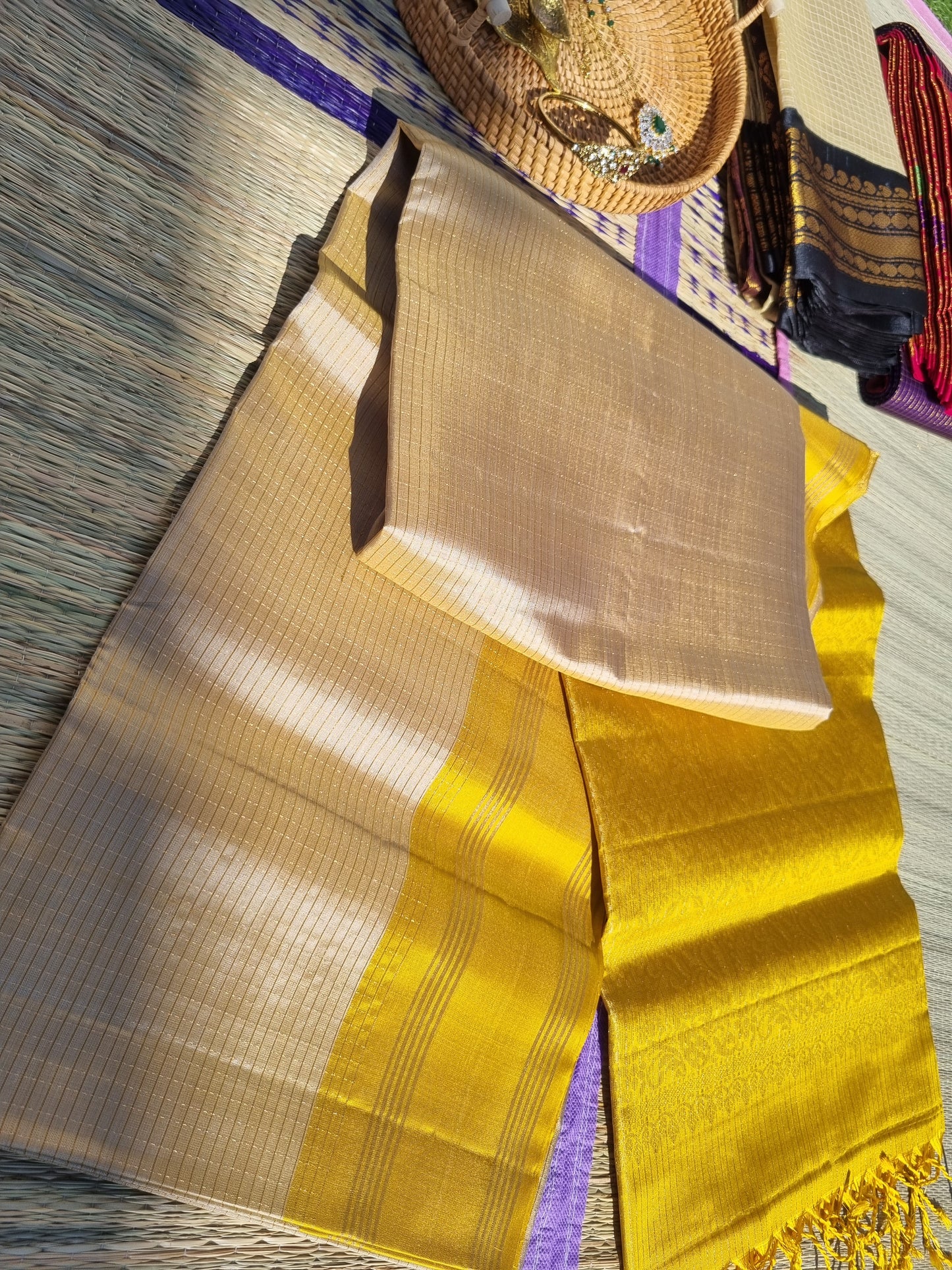 Exclusive Pure Kanjeevaram Silk Saree Ivory & Yellow Gold 🌟